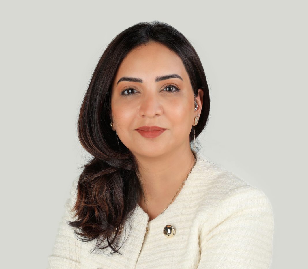 ماجان آل عبداللطيف _ كمدير عام إدارة الأصول في المشاريع المشتركة لشركة عُمان شل