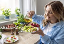 ما تأكلينه يؤثر في مزاجكِ.. 7 أطعمة قد تساعد على مقاومة التوتر